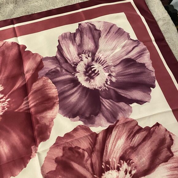 Pierre Cardin scarf 35x35 inch - Picture 2 of 5